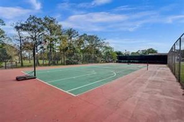 8000 Fairview Dr 102, Tamarac, FL 33321