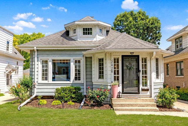 2428 N 72nd STREET, Wauwatosa, WI 53213