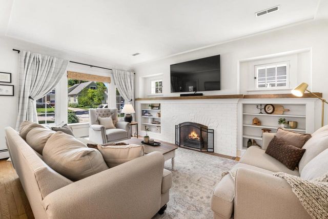 2428 N 72nd STREET, Wauwatosa, WI 53213