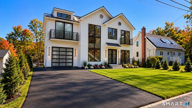 20 North Lake Shore Drive, Brookfield, CT 06804