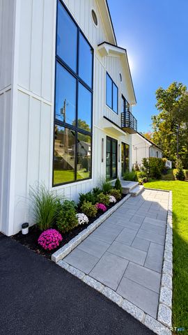 20 North Lake Shore Drive, Brookfield, CT 06804