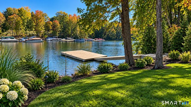 20 North Lake Shore Drive, Brookfield, CT 06804