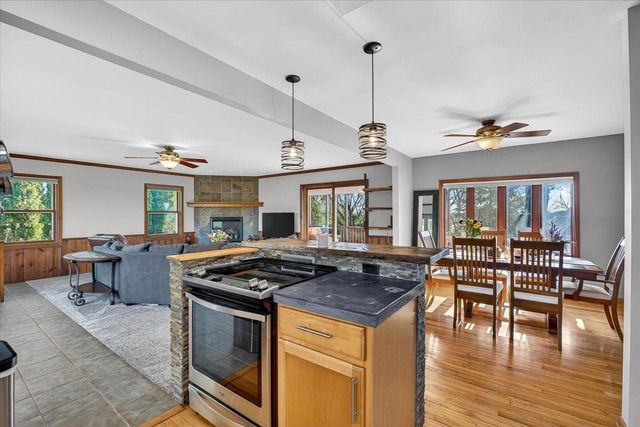 6097 Hellenbrand Road, Waunakee, WI 53597