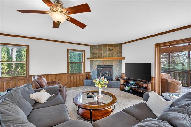 6097 Hellenbrand Road, Waunakee, WI 53597
