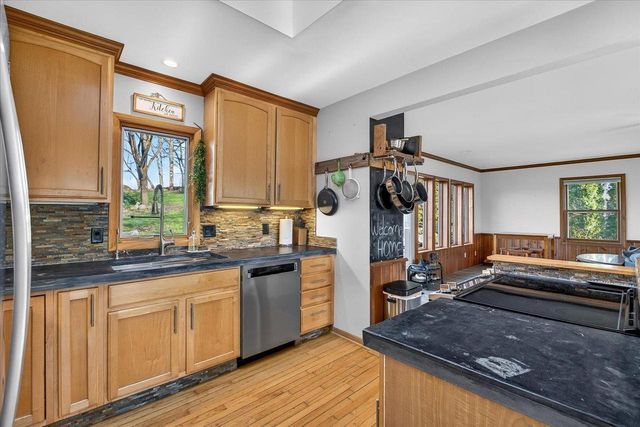 6097 Hellenbrand Road, Waunakee, WI 53597