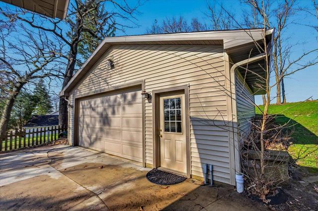 6097 Hellenbrand Road, Waunakee, WI 53597