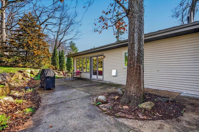 6097 Hellenbrand Road, Waunakee, WI 53597