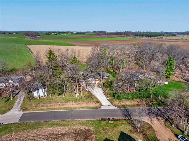 6097 Hellenbrand Road, Waunakee, WI 53597