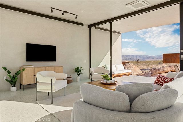 1824 Mountain Shadow Road, Joshua Tree, CA 92252