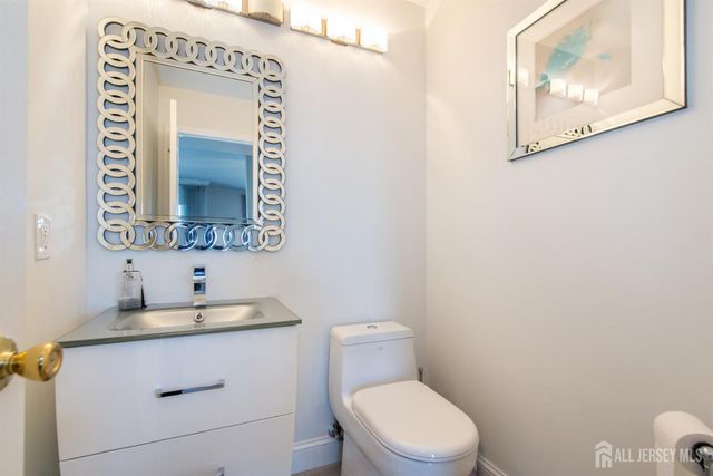 32 Raritan Reach Road, South Amboy, NJ 08879