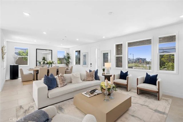 306 Treble, Irvine, CA 92618