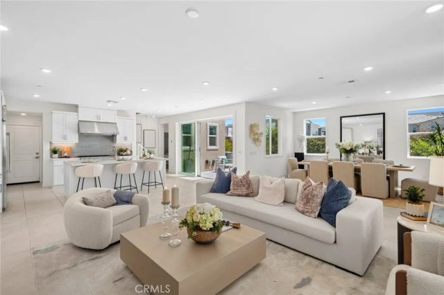306 Treble, Irvine, CA 92618