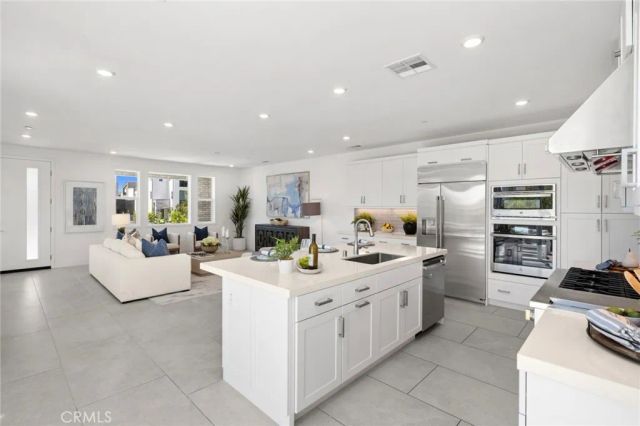 306 Treble, Irvine, CA 92618