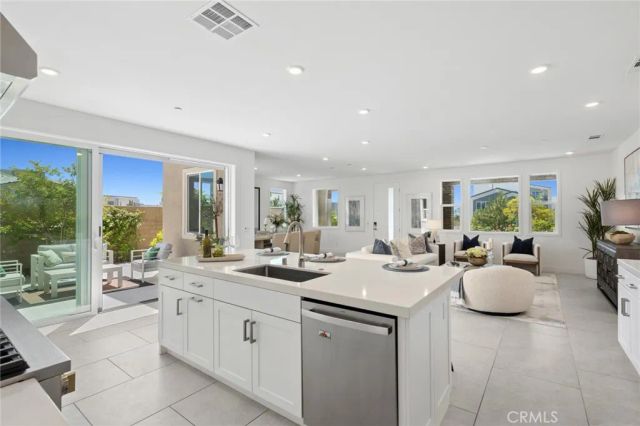306 Treble, Irvine, CA 92618