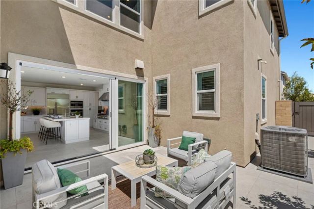 306 Treble, Irvine, CA 92618