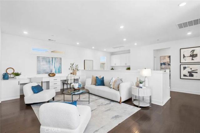 306 Treble, Irvine, CA 92618