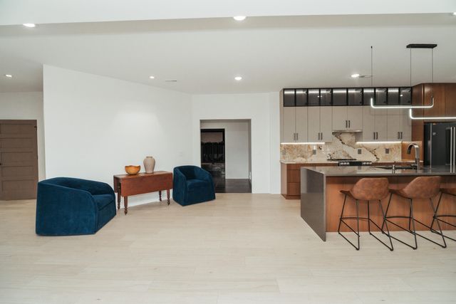 700 N Farm Road 193, Springfield, MO 65802