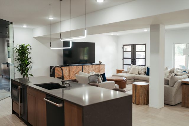 700 N Farm Road 193, Springfield, MO 65802