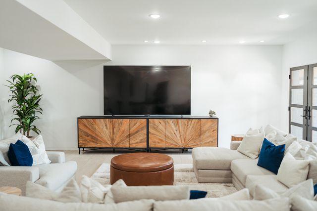 700 N Farm Road 193, Springfield, MO 65802