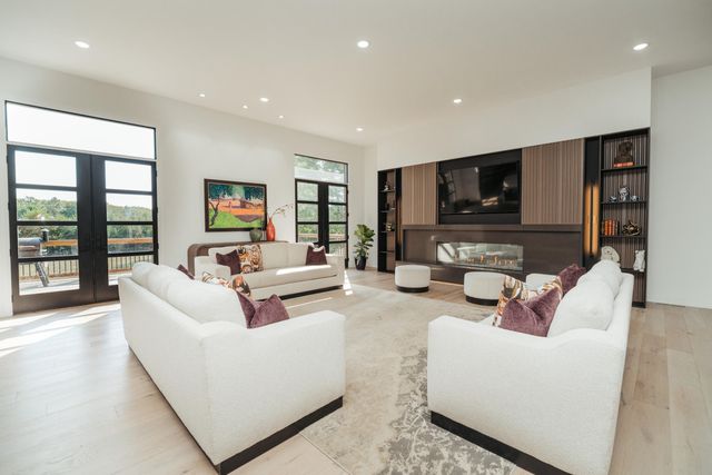 700 N Farm Road 193, Springfield, MO 65802