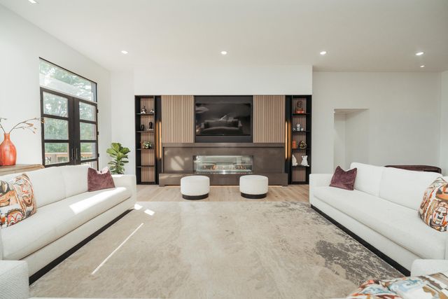 700 N Farm Road 193, Springfield, MO 65802