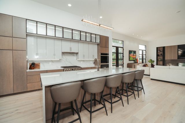 700 N Farm Road 193, Springfield, MO 65802