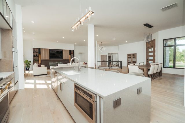 700 N Farm Road 193, Springfield, MO 65802