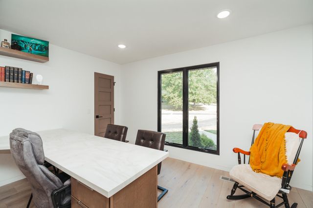 700 N Farm Road 193, Springfield, MO 65802