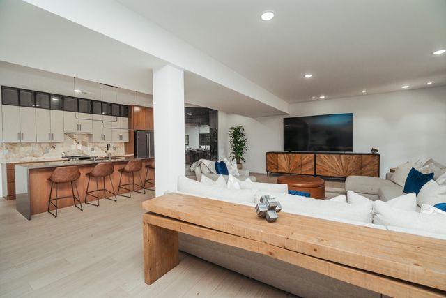 700 N Farm Road 193, Springfield, MO 65802