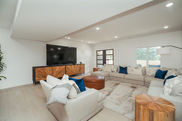 700 N Farm Road 193, Springfield, MO 65802