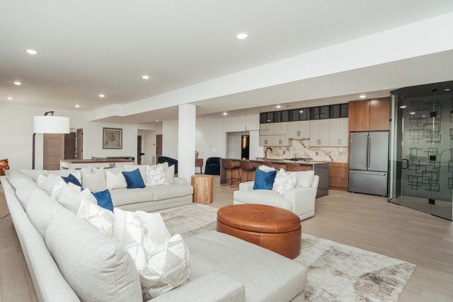 700 N Farm Road 193, Springfield, MO 65802