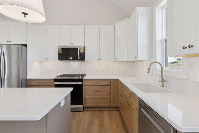 610 Field Point Street, Roberts, WI 54023