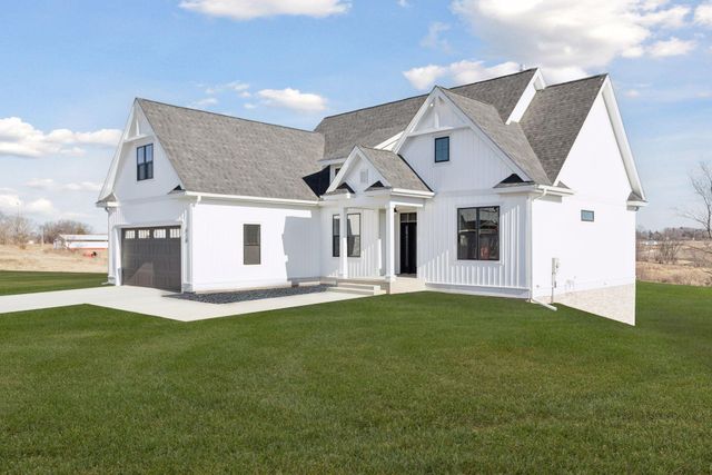 610 Field Point Street, Roberts, WI 54023