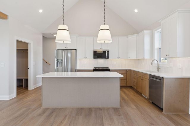 610 Field Point Street, Roberts, WI 54023