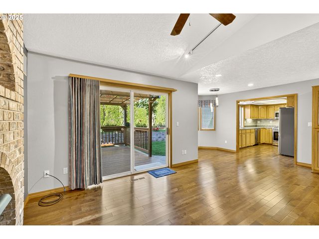 535 Ne 24TH St, Gresham, OR 97030