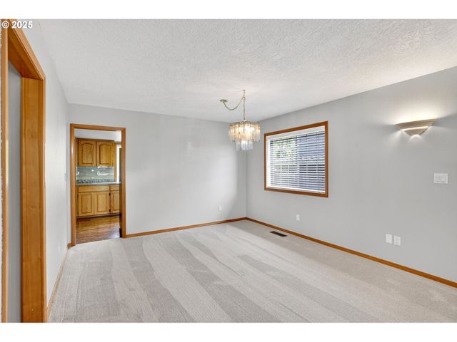 535 Ne 24TH St, Gresham, OR 97030