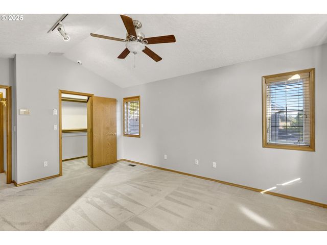 535 Ne 24TH St, Gresham, OR 97030