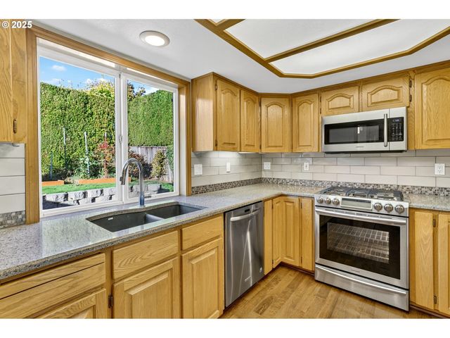 535 Ne 24TH St, Gresham, OR 97030