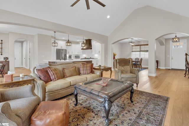 104 Pinelands Place, Travelers Rest, SC 29690