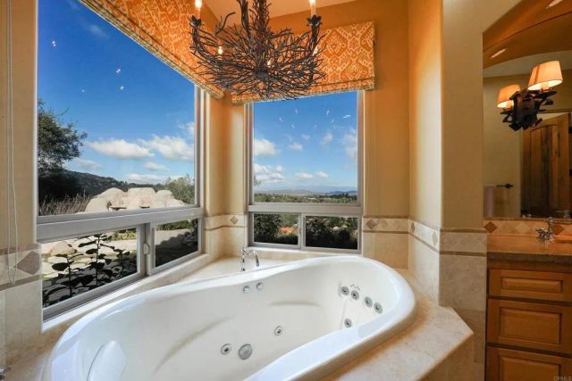 15455 Wyeport Road, Ramona, CA 92065