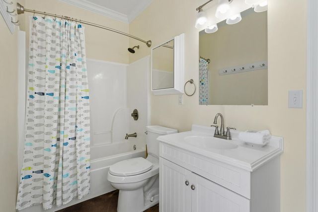 64 DOLPHIN Street, Destin, FL 32541