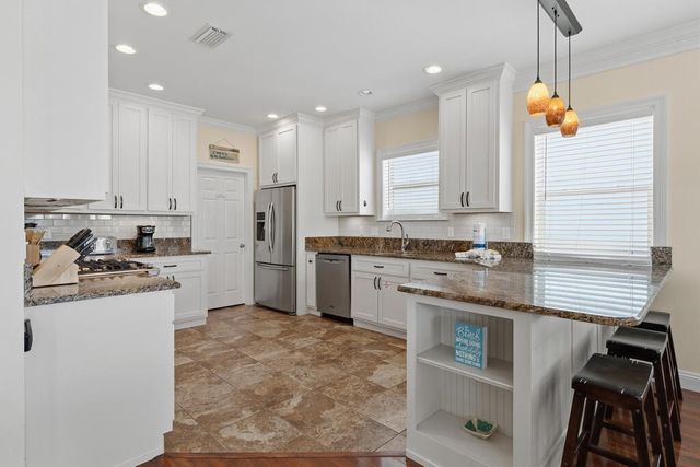 64 DOLPHIN Street, Destin, FL 32541