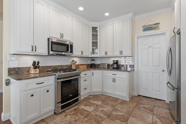 64 DOLPHIN Street, Destin, FL 32541