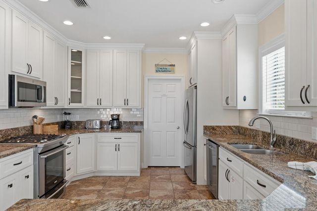 64 DOLPHIN Street, Destin, FL 32541