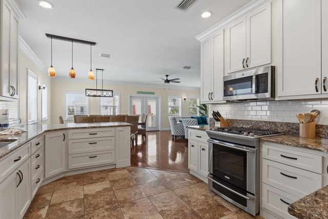 64 DOLPHIN Street, Destin, FL 32541