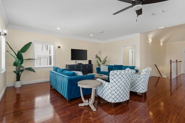64 DOLPHIN Street, Destin, FL 32541