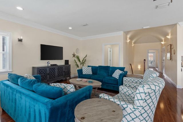 64 DOLPHIN Street, Destin, FL 32541