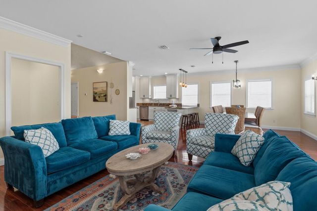 64 DOLPHIN Street, Destin, FL 32541