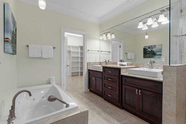 64 DOLPHIN Street, Destin, FL 32541