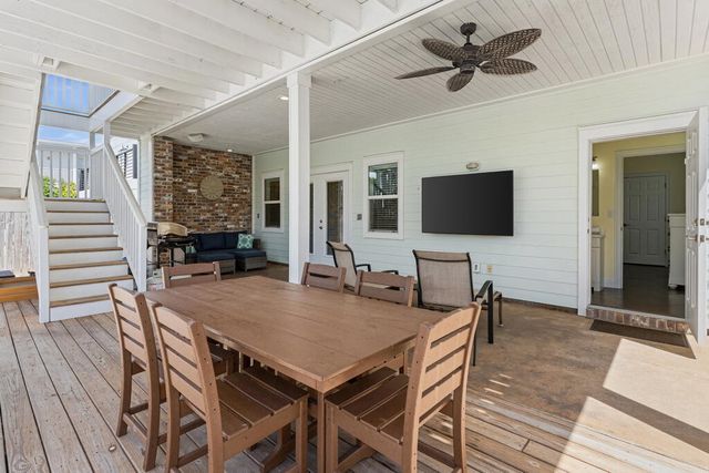64 DOLPHIN Street, Destin, FL 32541